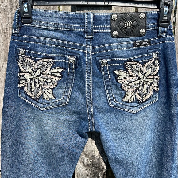 Miss Me Denim - Miss me boot cut blue jeans size 28/30 open back pockets. #913